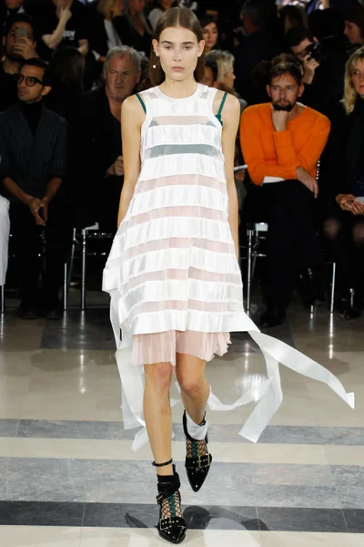Look 10